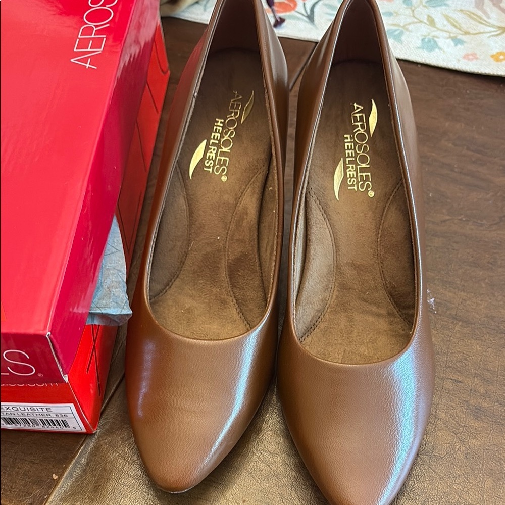AEROSOLES Exquisite Dk Tan Leather Pumps